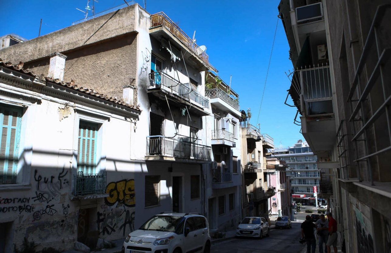 Εκκενώθηκε κατάληψη με παράνομους μετανάστες στα Εξάρχεια