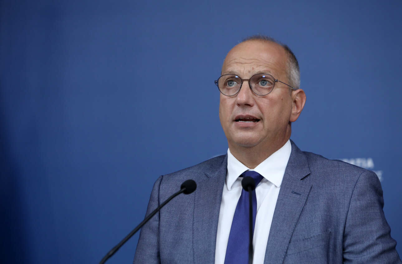 Οικονόμου για Τσίπρα: Η πολιτική ελαφρότητα σε όλο της το μεγαλείο