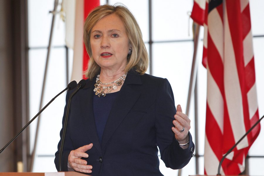 Η Χίλαρι Κλίντον στηρίζει τη Σάνα Μαρίν και χορεύει στο πλευρό της