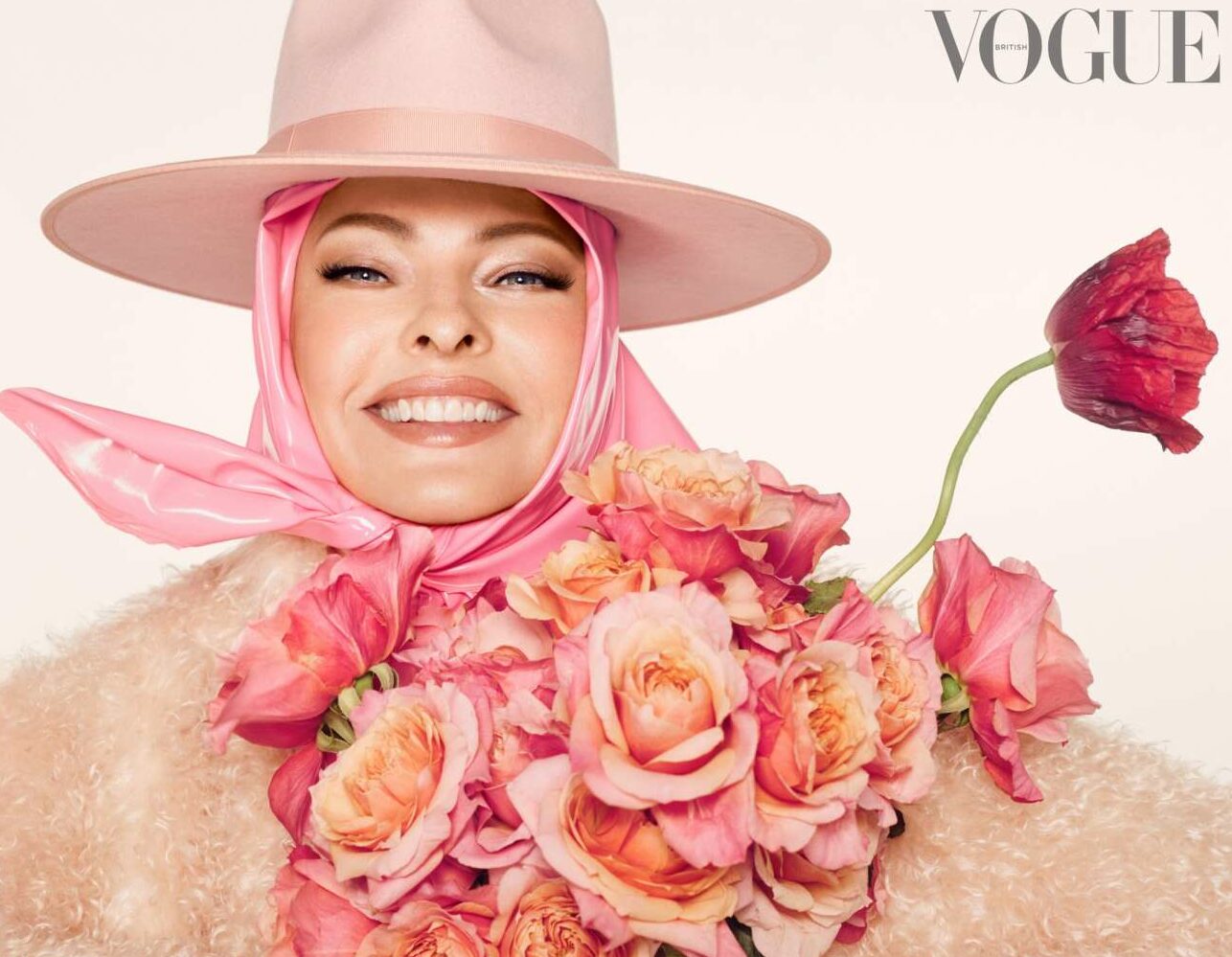 Η Λίντα Εβαντζελίστα ποζάρει στη Vogue και αποκαλύπτεται