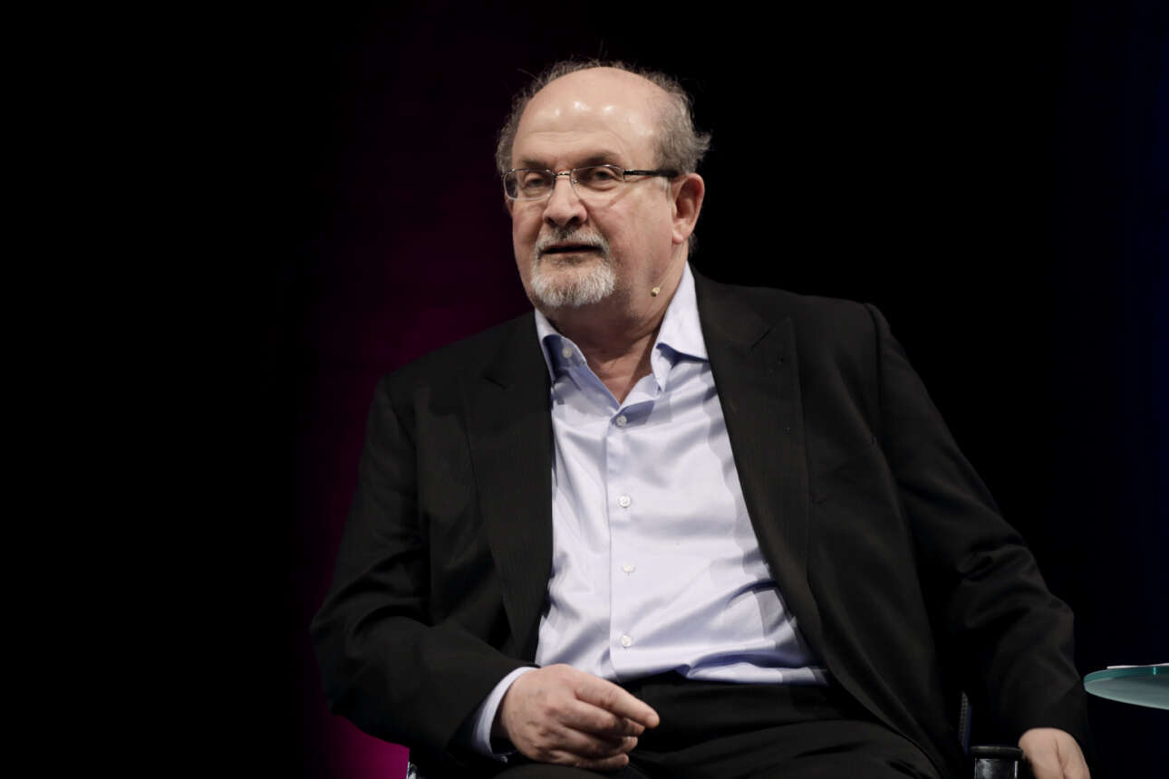 Μαχαίρωσαν τον Σαλμάν Ρούσντι σε εκδήλωση στη Νέα Υόρκη