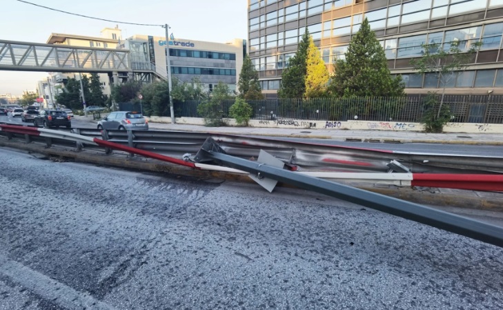 IX έριξε κολόνα φωτισμού στην Κηφισίας