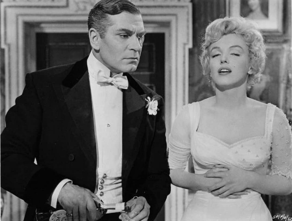 Στην ταινία «Ο πρίγκηπας και η χορεύτρια» το 1957, μαζί με τον Λόρενς Ολίβιε. Η Μονρόε είχε πάντα μαζί της μία δασκάλα υποκριτικής να τη συμβουλεύει ανάμεσα στις σκηνές και για τη συγκεκριμένη ταινία την πλήρωσε 25,000 δολάρια, όσα πήραν και οι υπόλοιποι πρωταγωνιστές