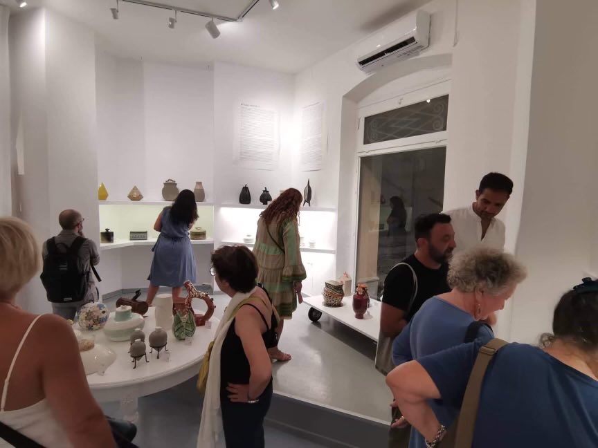 «Τελετουργικά Δοχεία»: Εκθεση με τεφροδόχους στη Σύρο