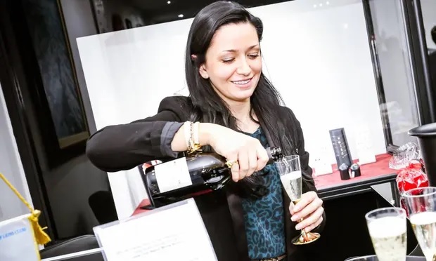 Πώς η ρωσίδα κατάσκοπος έκανε πάρτι στην «αυλή» του ΝΑΤΟ