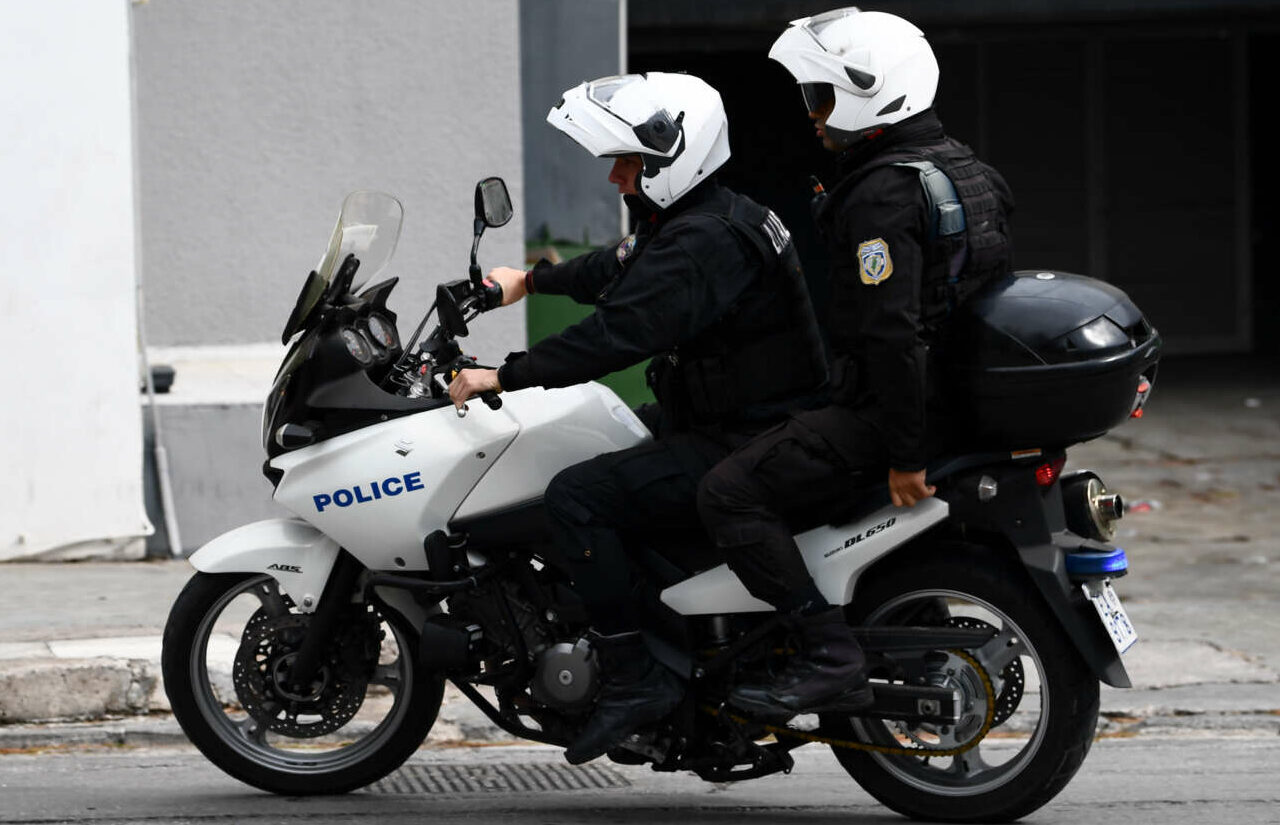 Αυτοκίνητο εμβόλισε μηχανή της Ομάδας ΔΙΑΣ στο Μενίδι – Τραυματίες δύο αστυνομικοί