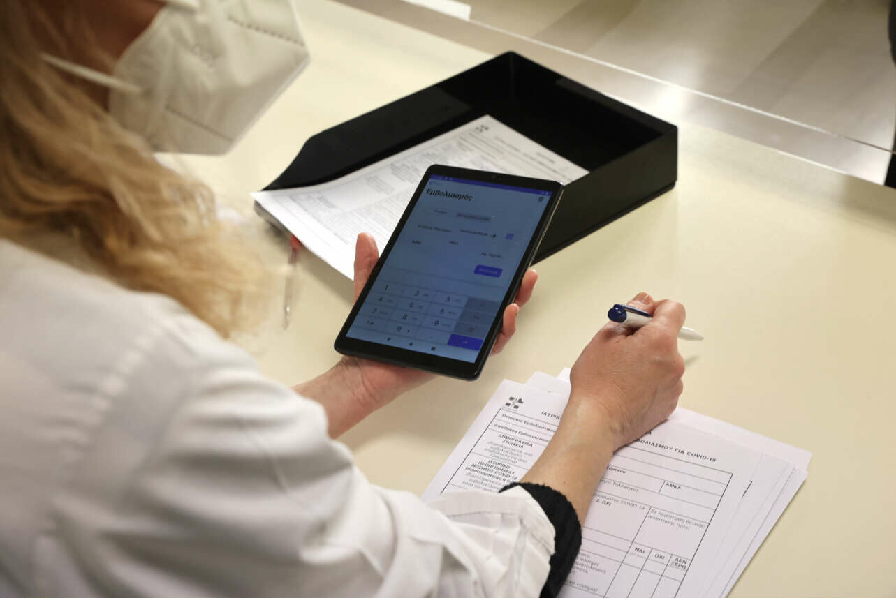 Ποιοι θα πρέπει να κάνουν το νέο εμβόλιο για τον κορονοϊό