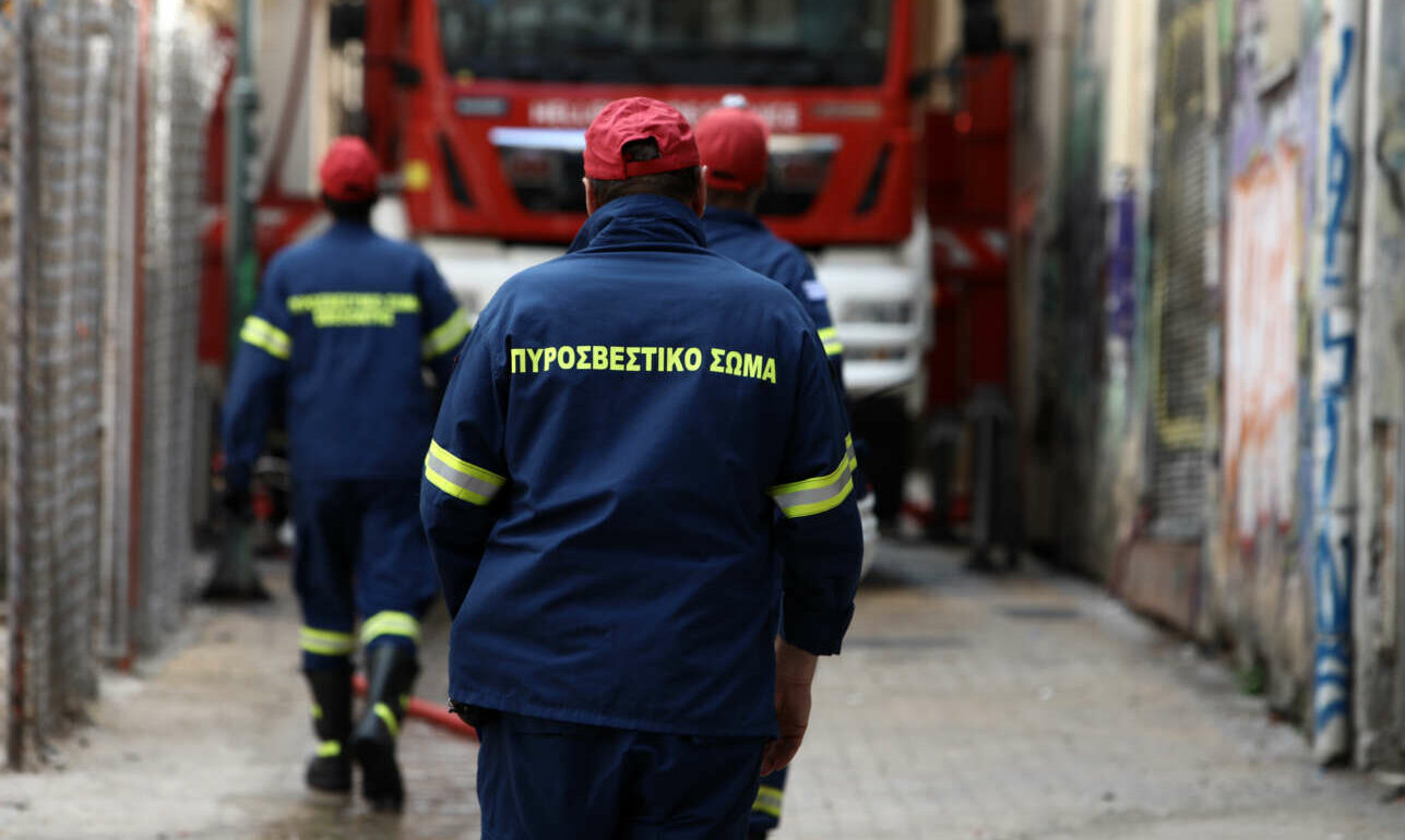 Εκρήξεις και πυρκαγιά σε κατάστημα με φιάλες υγραερίου στην Αχαρνών