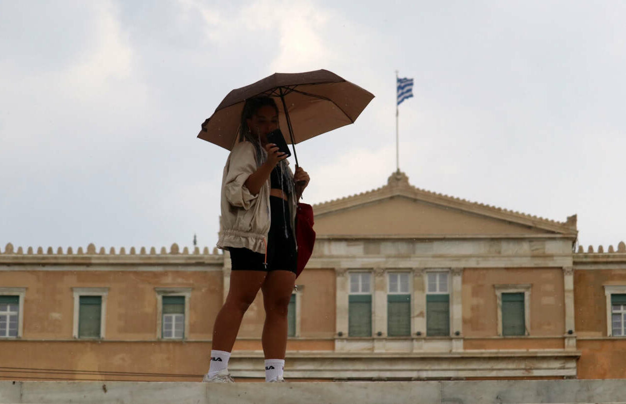 «Βουτιά» του υδράργυρου πάνω από 5 βαθμούς Κελσίου (και στην Αθήνα) λόγω βαρομετρικού χαμηλού στην Ουκρανία