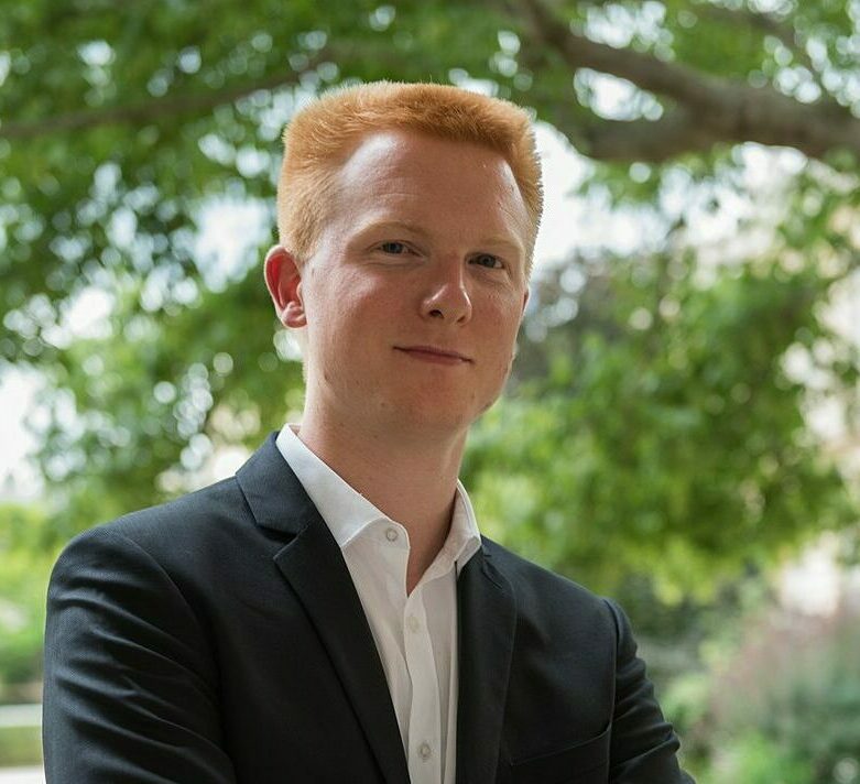 «Χαμός» στη Γαλλία: Ο Μελανσόν στηρίζει πολιτικό που… χτύπησε τη γυναίκα του