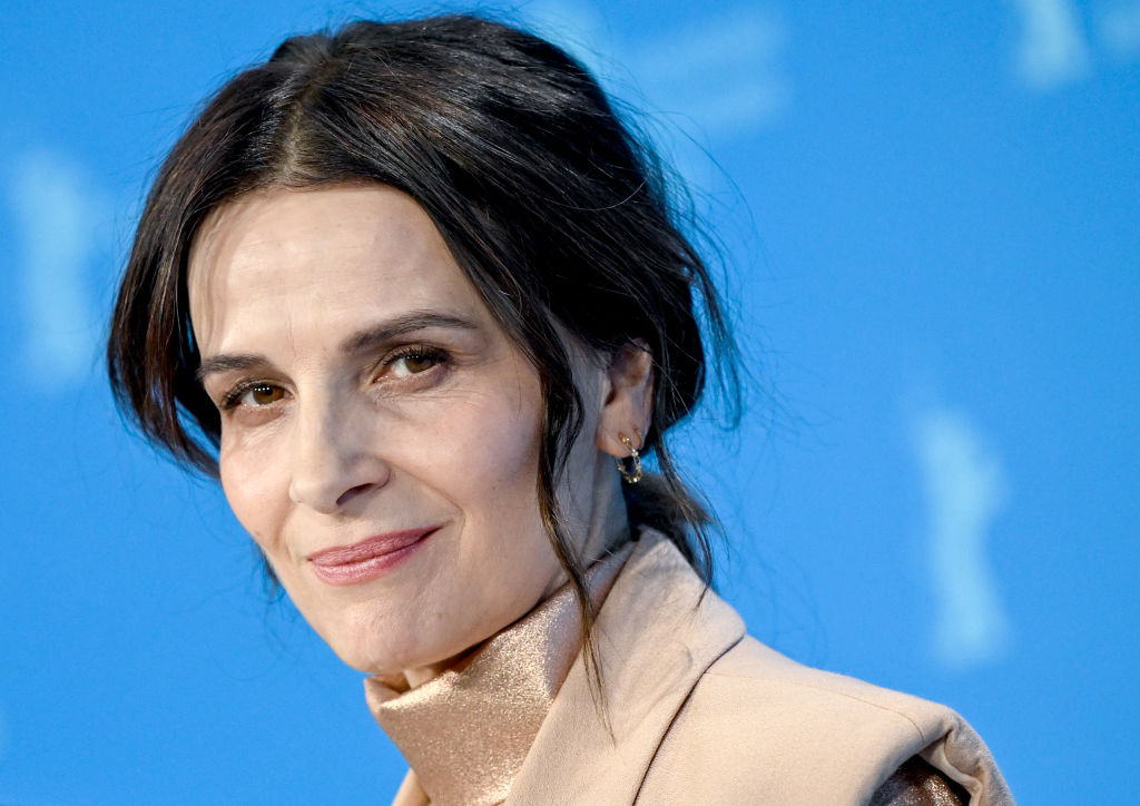 Ζιλιέτ Μπινός: Σε ερωτικό τρίγωνο στη ζωή και την οθόνη