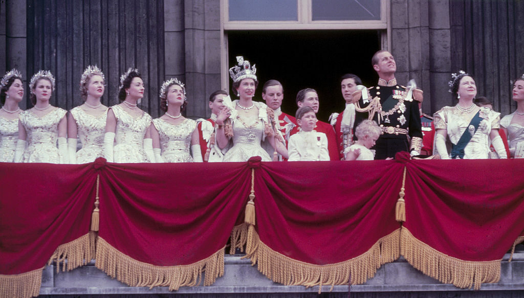 2 Ioυνίου 1953: η βασιλική οικογένεια στο μπαλκόνι του Μπάκιγχαμ μετά τη στέψη της βασίλισσας Ελισάβετ. Για πρώτη φορά στην ιστορία της μοναρχίας η στέψη μεταδόθηκε τηλεοπτικά, μετά από παρότρυνση του συζύγου της