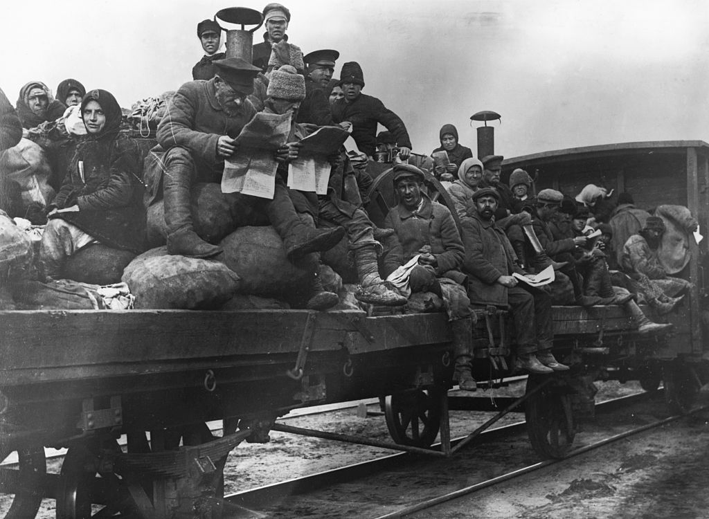 Μάρτιος του 1922: πρόσφυγες κάθονται σε ένα τρένο περιμένοντας να φύγουν από την Τασκένδη, κατά τη διάρκεια του ρωσικού λιμού 1921–22