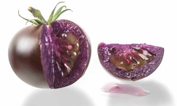 Χωριάτικη σαλάτα με… μοβ ντομάτες;