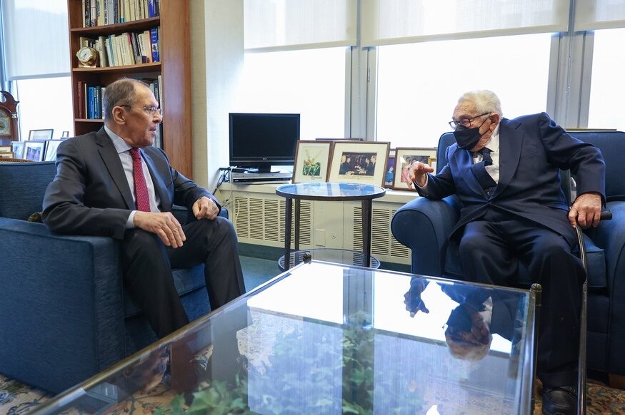 Κίσινγκερ: «Αν η Ρωσία ρίξει πυρηνικά, θα καταστραφεί η ίδια»