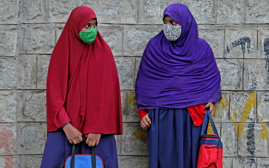 Ευρωπαϊκό Δικαστήριο: Ορθή η απαγόρευση της μαντίλας από τους εργοδότες