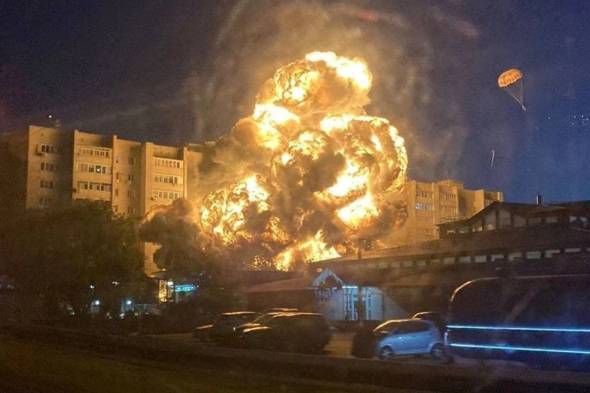 Νότια Ρωσία: 13 νεκροί –ανάμεσά τους και τρία παιδιά– από τη συντριβή του Sukhoi-34 πάνω σε πολυκατοικία