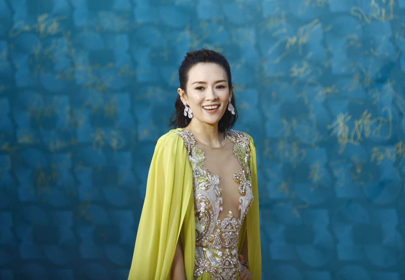 H κινέζα σταρ-μαζορέτα του Σι Τζινπίνγκ