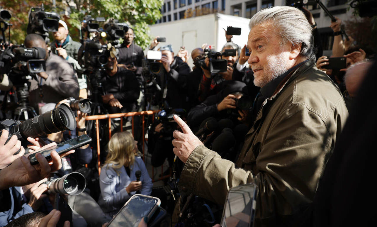 ΗΠΑ: Σε τέσσερις μήνες φυλάκιση καταδικάστηκε ο Στιβ Μπάνον