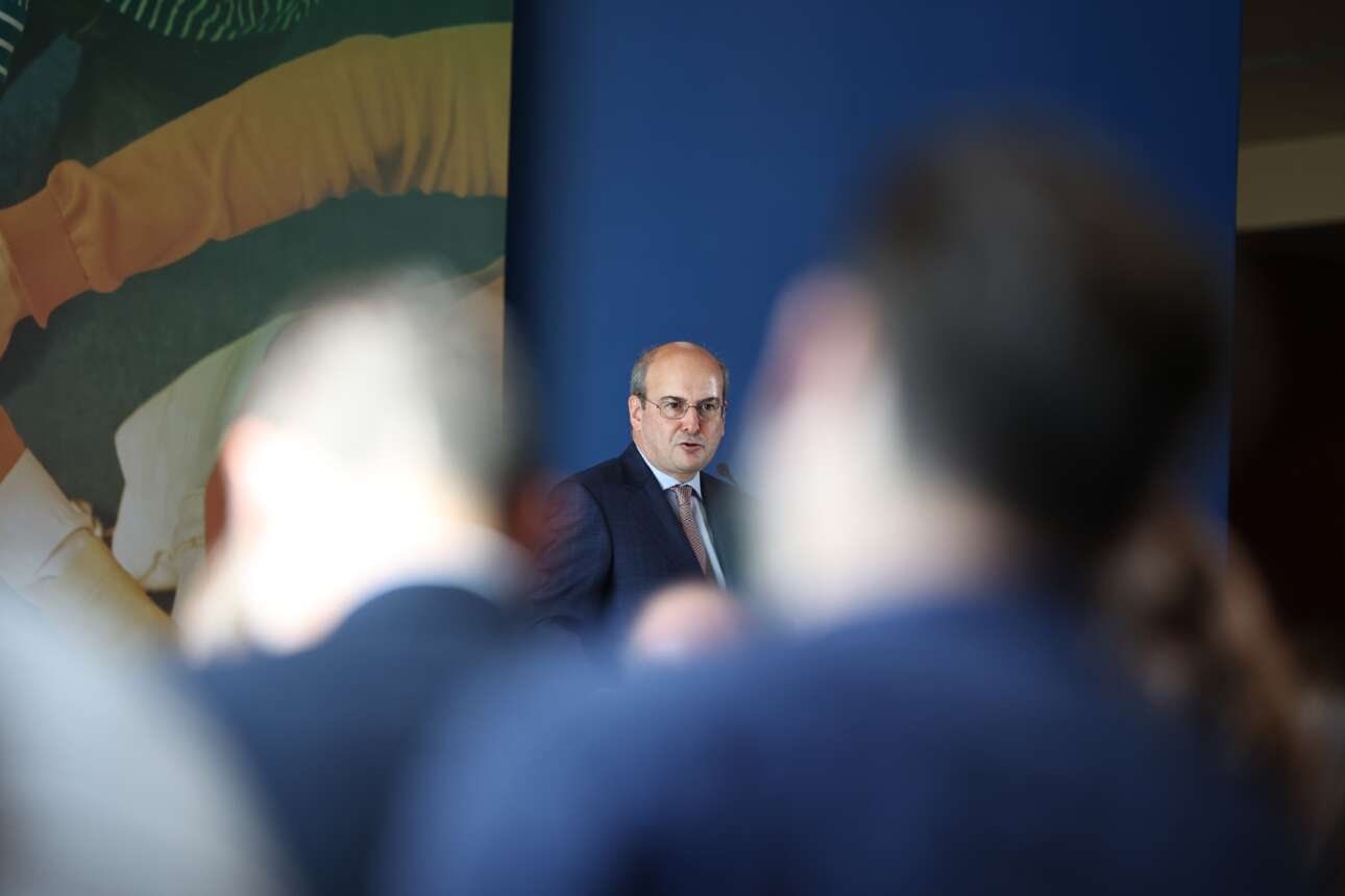 Χατζηδάκης: Τρεις δουλειές, τρεις αρνήσεις και διαγραφή από τα Μητρώα είναι «Αστυνομία Ανέργων»;