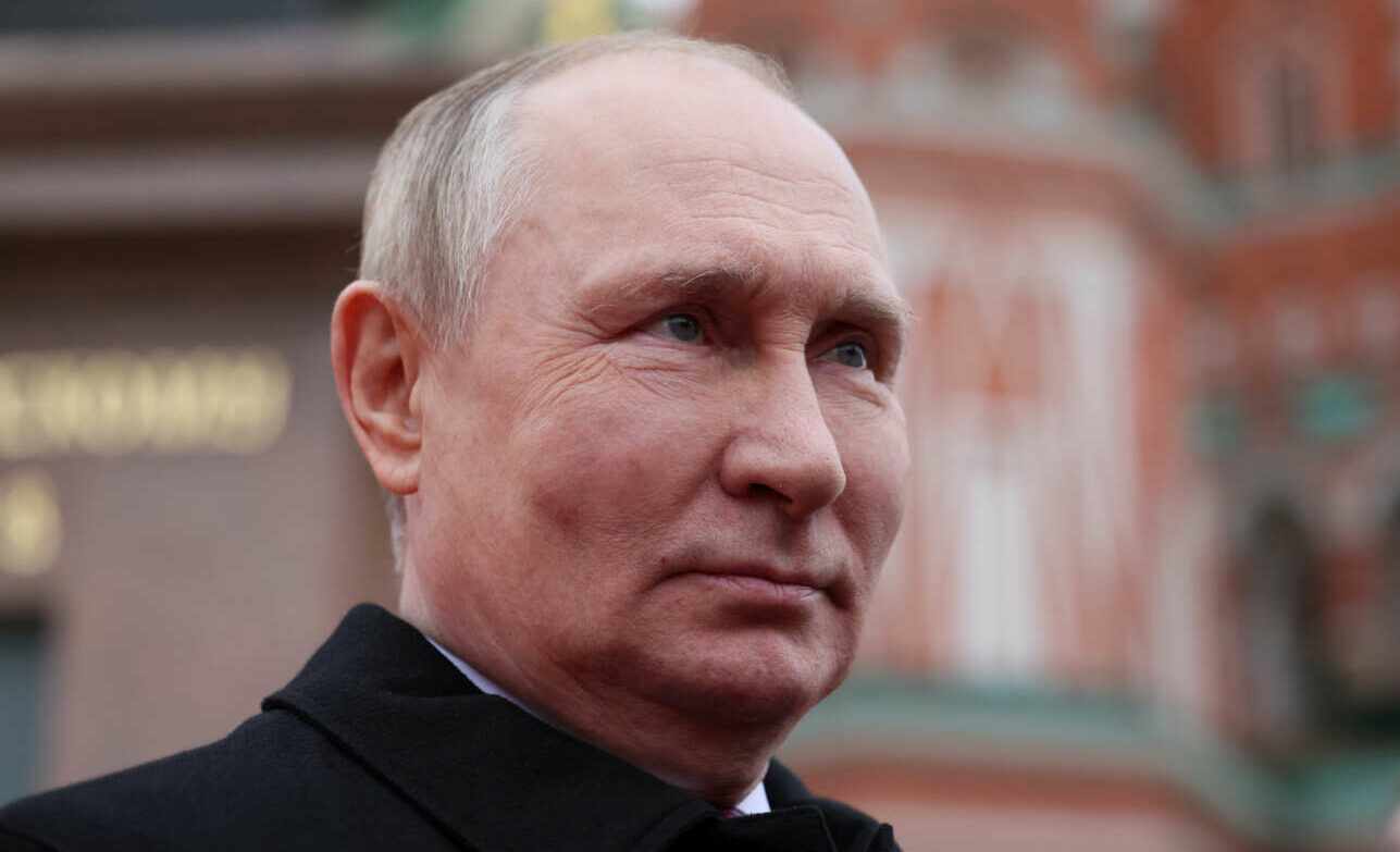 Ο Πούτιν λέει ότι οι άμαχοι πρέπει να εγκαταλείψουν τη Χερσώνα