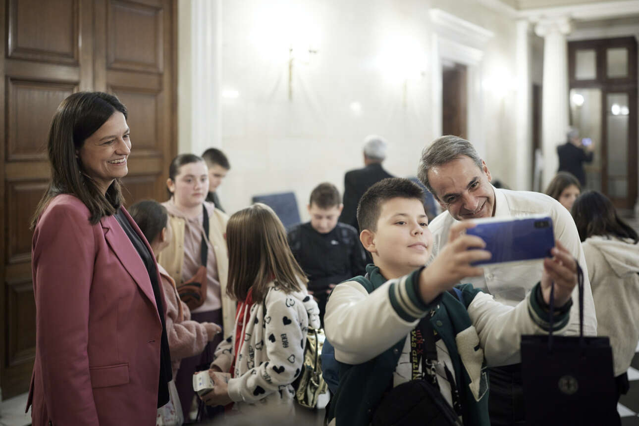 Μαθητές μειονοτικών σχολείων στο Μέγαρο Μαξίμου