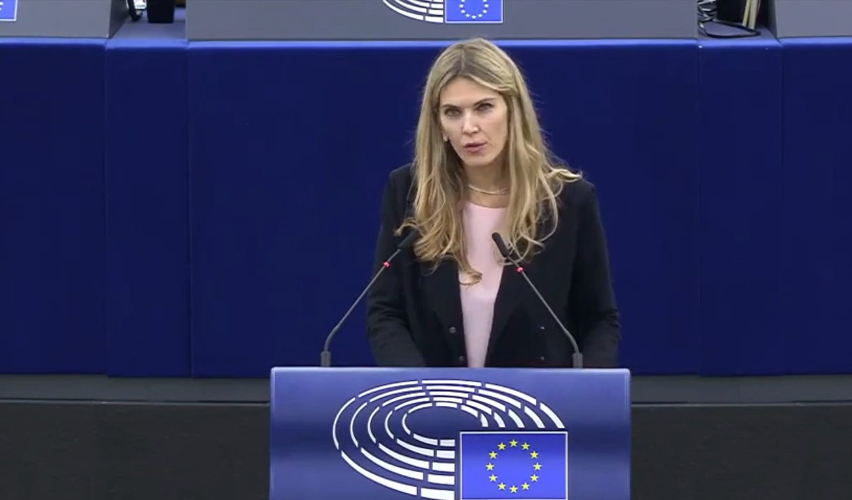 Το «φάουλ» της Εύας Καϊλή: Αποθέωσε το Κατάρ στην Ευρωβουλή