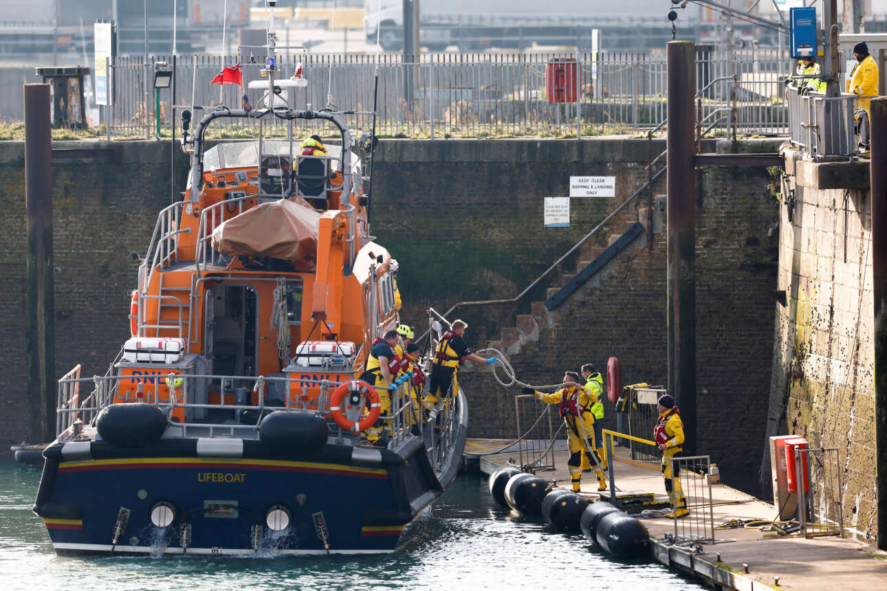 Βυθίστηκε σκάφος στην παγωμένη Μάγχη: Τουλάχιστον τέσσερις νεκροί μετανάστες
