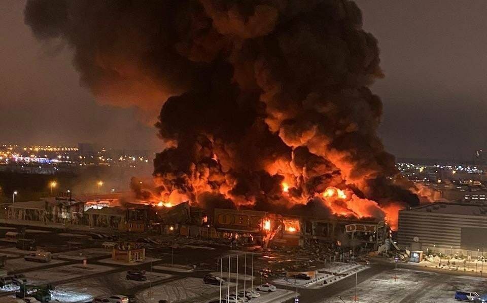 Μόσχα: Μεγάλη πυρκαγιά και εκρήξεις σε εμπορικό κέντρο – ένας νεκρός