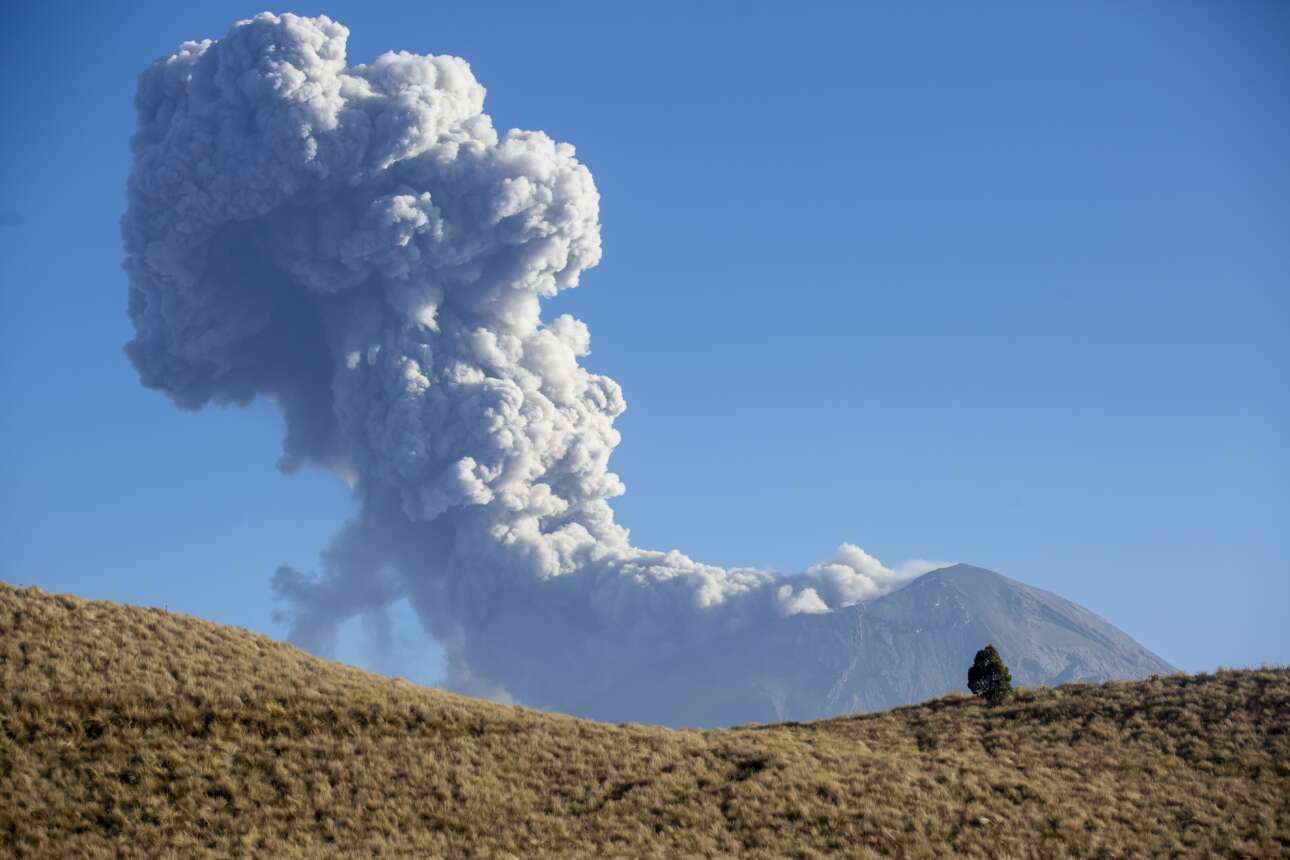 To μεξικανικό ηφαίστειο Ποποκαταπέτλ ή Ελ Πόπο καπνίζει – λεπτομέρειες για την επίδρασή του στις ευαίσθητες ψυχές μπορείτε να βρείτε στο βιβλίο του Μάλκολμ Λόουρι «Under the Volcano», του 1947, και στην ομότιτλη ταινία του Τζον Χιούστον, του 1984