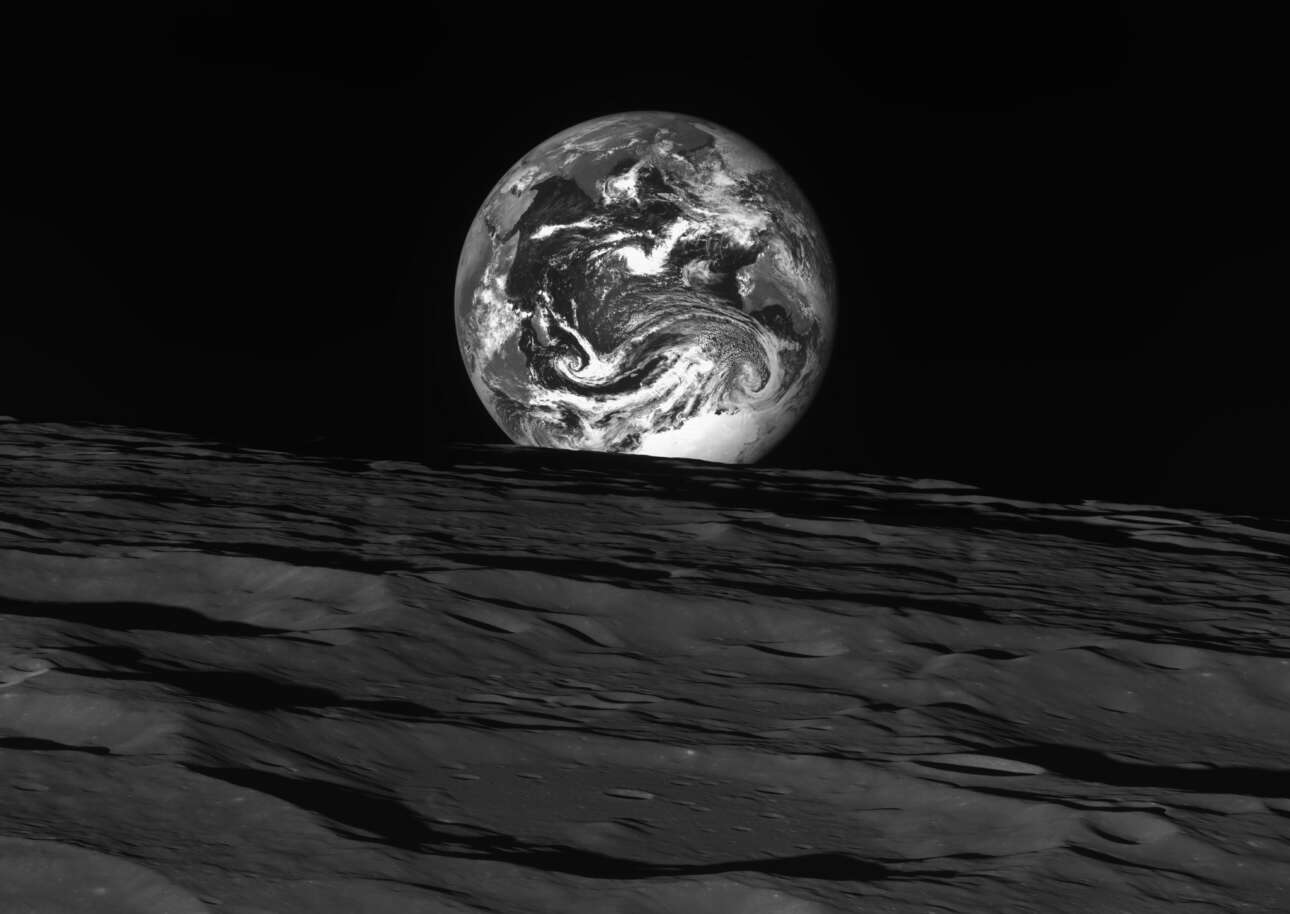 Ετσι φαίνεται η Γη από το φεγγάρι: φωτογραφία που έστειλε από τη Σελήνη νοτιοκορεάτικο διαστημικό σκάφος – αν οι εξωγήινοι διαθέτουν και ποιητές, ίσως έχουμε κάποια ελπίδα