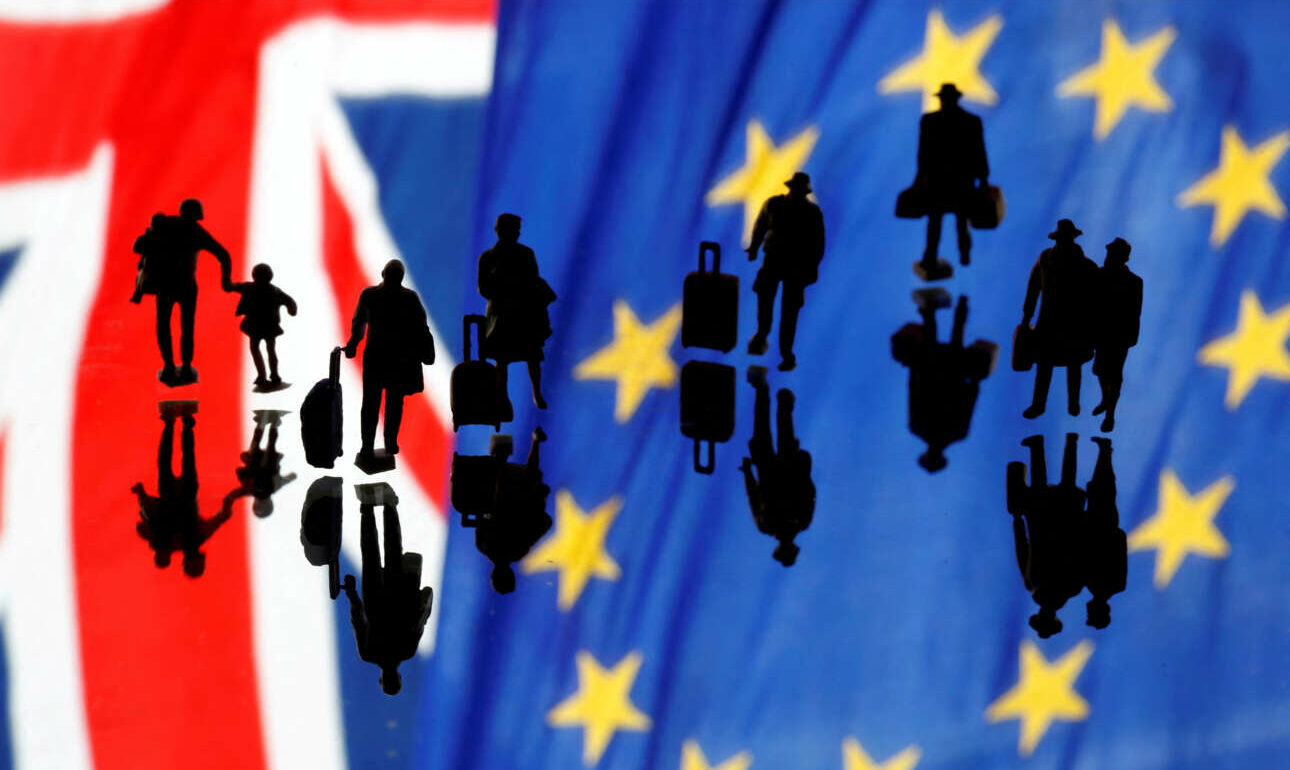 Τα απόνερα του Brexit: 330.000 εργατικά χέρια λιγότερα στη Βρετανία