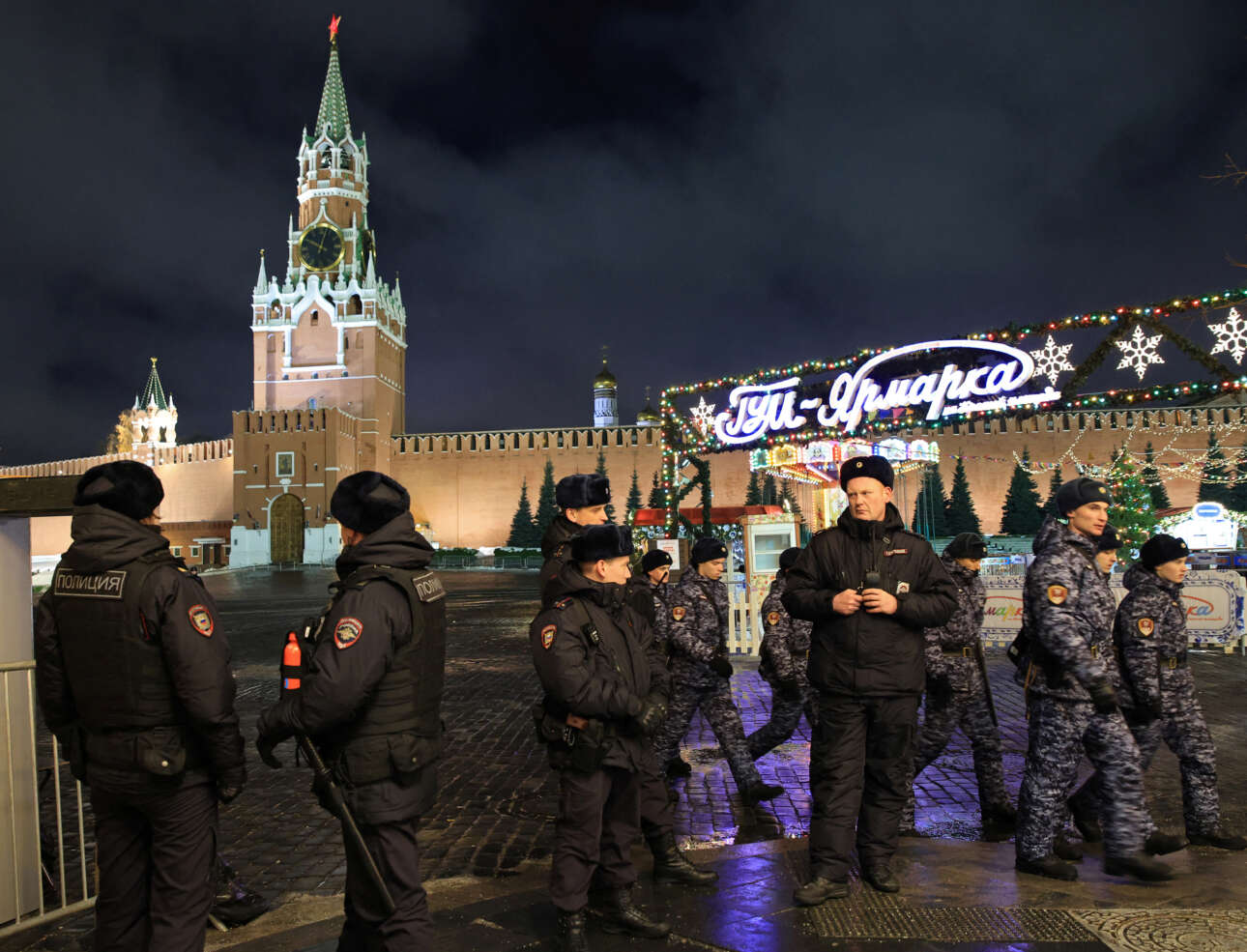 Μόσχα. Ισχυρές αστυνομικές δυνάμεις στην Κόκκινη Πλατεία, καθώς ο πόλεμος στην Ουκρανία κρύβει κινδύνους