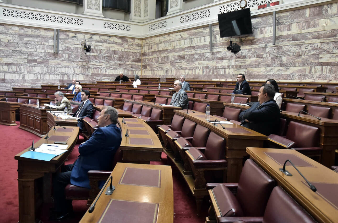 Ομαδικά πυρά ΝΔ – ΚΚΕ για τη στάση του ΣΥΡΙΖΑ στην Επιτροπή Θεσμών