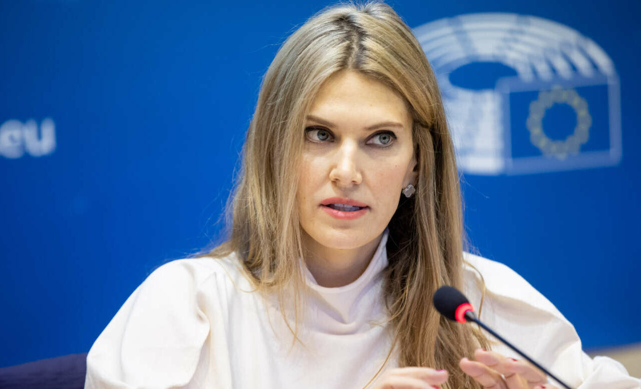 La Libre: Γιατί η Εύα Καϊλή έχει δει μόνο δύο φορές το παιδί της