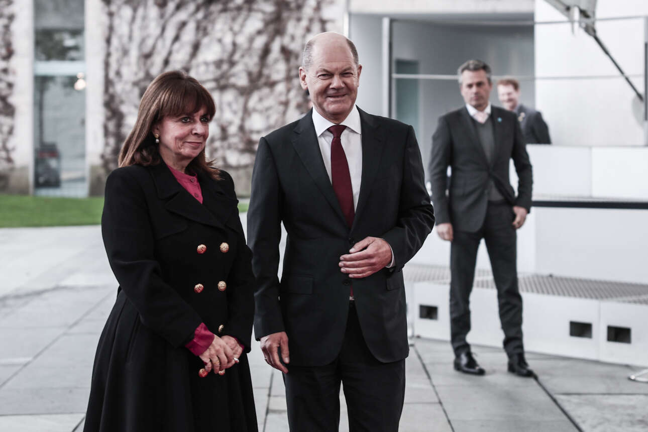 Σακελλαροπούλου σε Σολτς: Αναγκαίος ο διάλογος για τις πολεμικές αποζημιώσεις