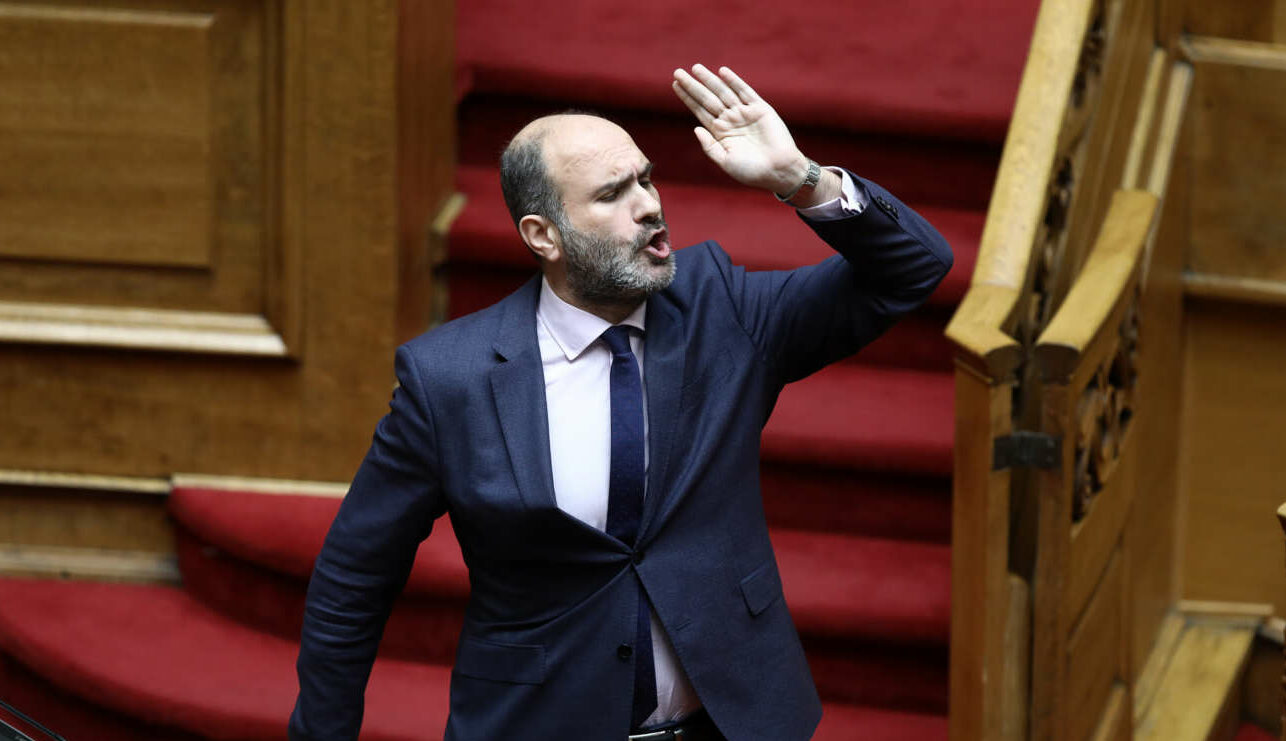 ΝΔ κατά Ράμμου: Είναι τηλεστάρ, delivery boy και «πέμπτη φάλαγγα» του ΣΥΡΙΖΑ