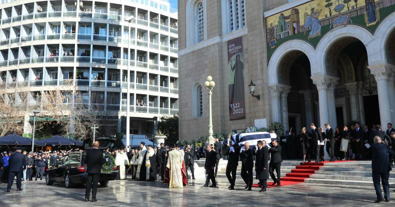 Με «ψωμί, ελιά και Κώτσο βασιλιά» -104 χρόνια μετά- το κατευόδιο στον τέως