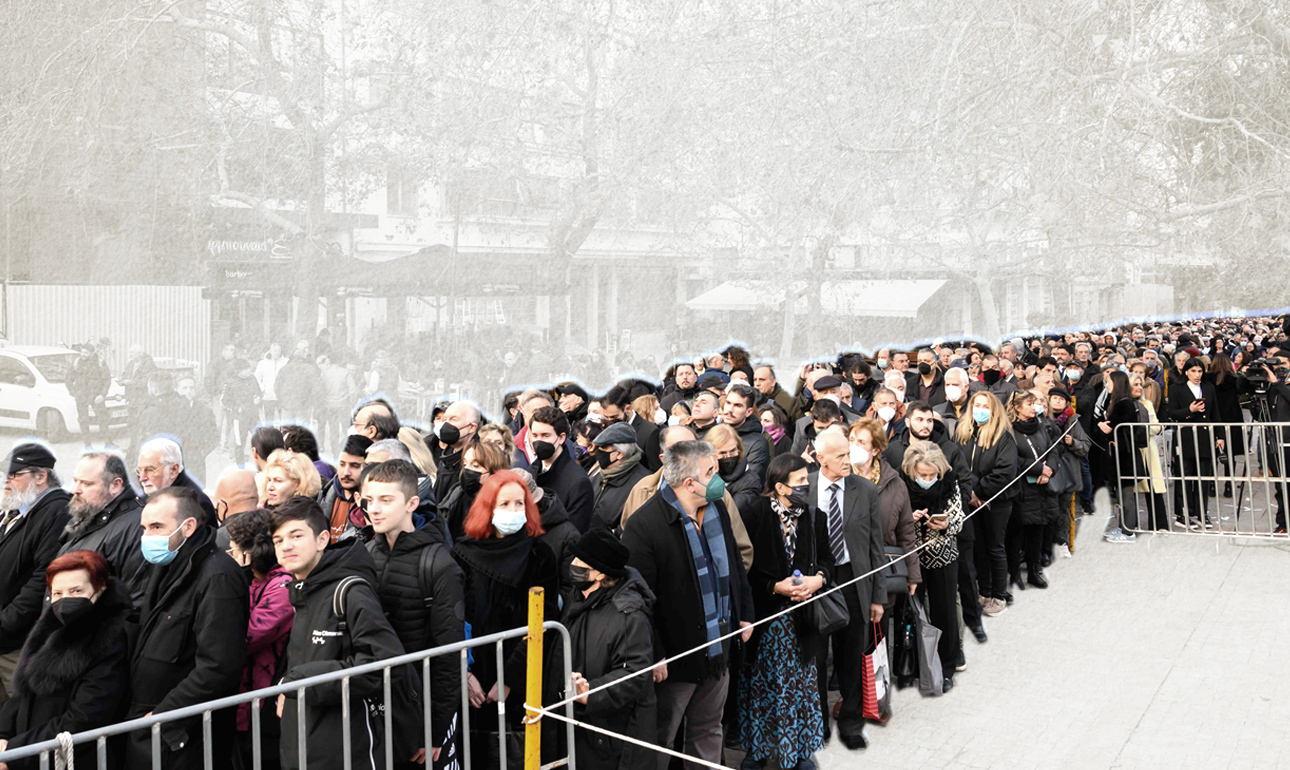 Η ουρά για τη σορό του τέως