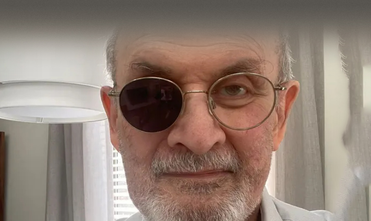 Εχασα το μάτι μου, αλλά το πλήγμα είναι στην ψυχή: Ο Σαλμάν Ρούσντι μιλά για πρώτη φορά