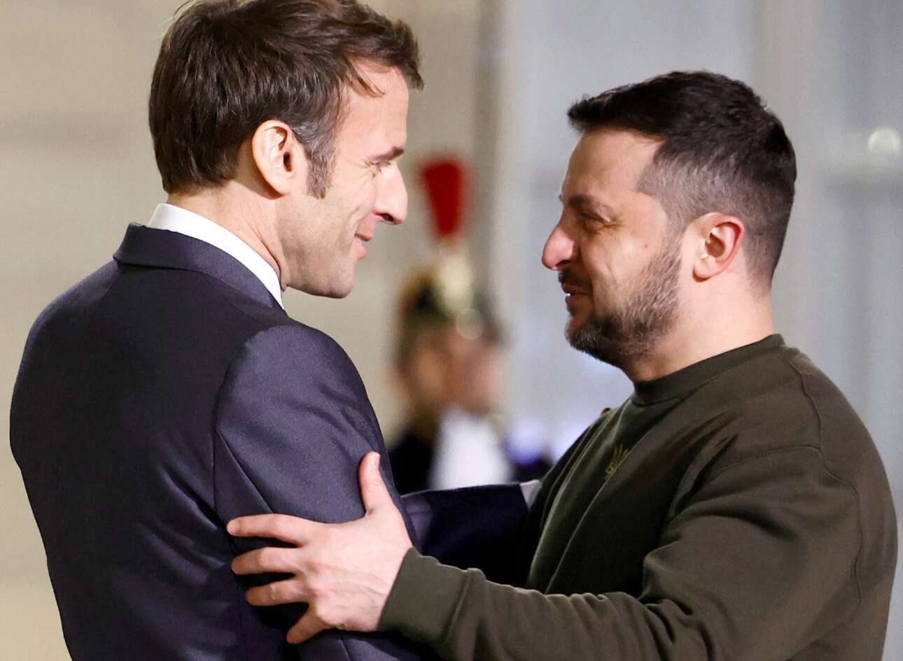 Ακύρωσε έξοδο με την Μπριζίτ για να συναντηθεί με τον Ζελένσκι