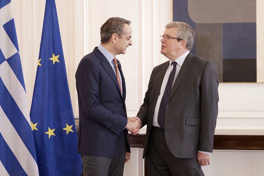 Ελλην πολίτης ο καθηγητής Φέδερστοουν – Τιμητική πολιτογράφηση στο Μαξίμου