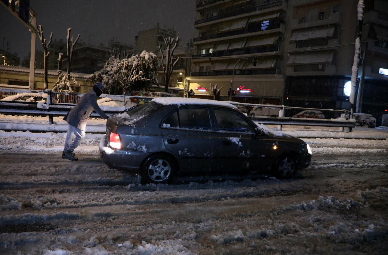 ΕΛ.ΑΣ.: Εφοδιασμένα με αλυσίδες χιονιού όλα τα αυτοκίνητα που κυκλοφορούν στην Αττική