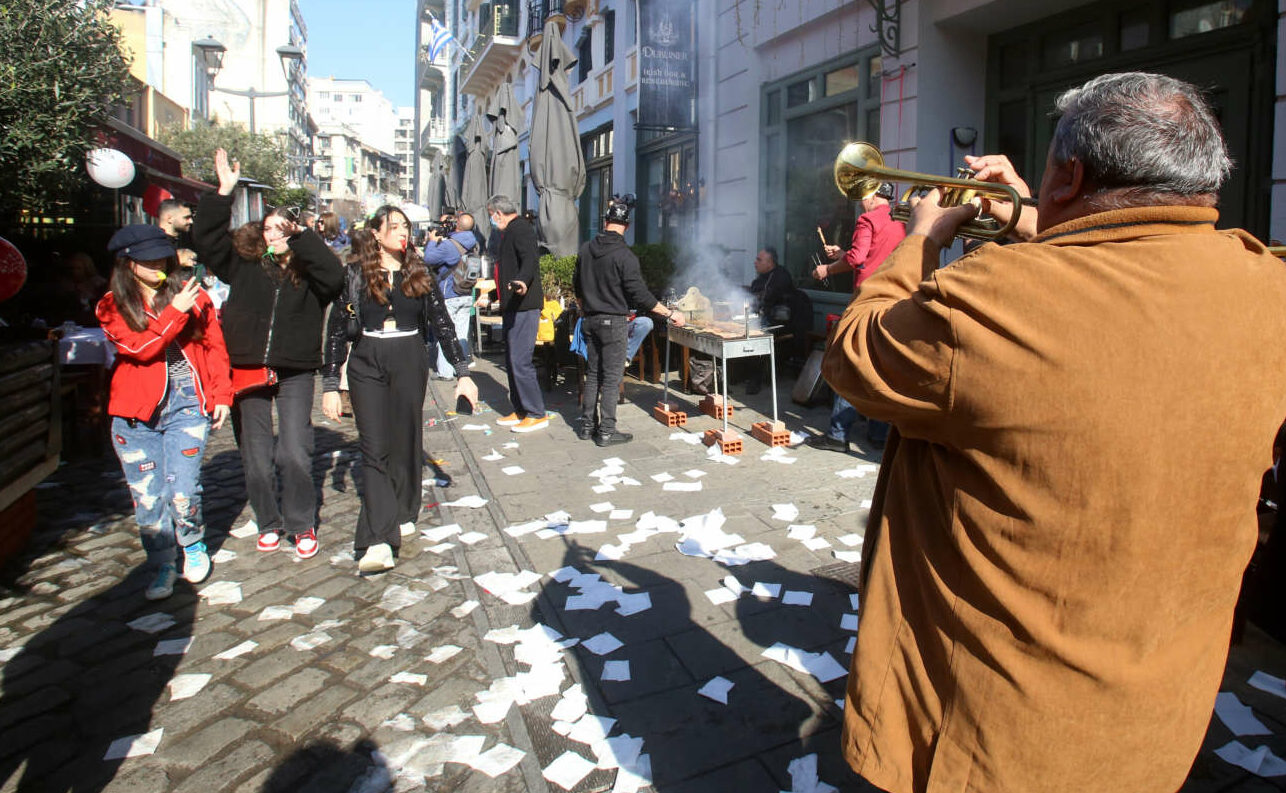 Η Τσικνοπέμπτη των σκουπιδιών στη Θεσσαλονίκη: Μαζεύτηκαν 150 τόνοι μόνο στα Λαδάδικα!
