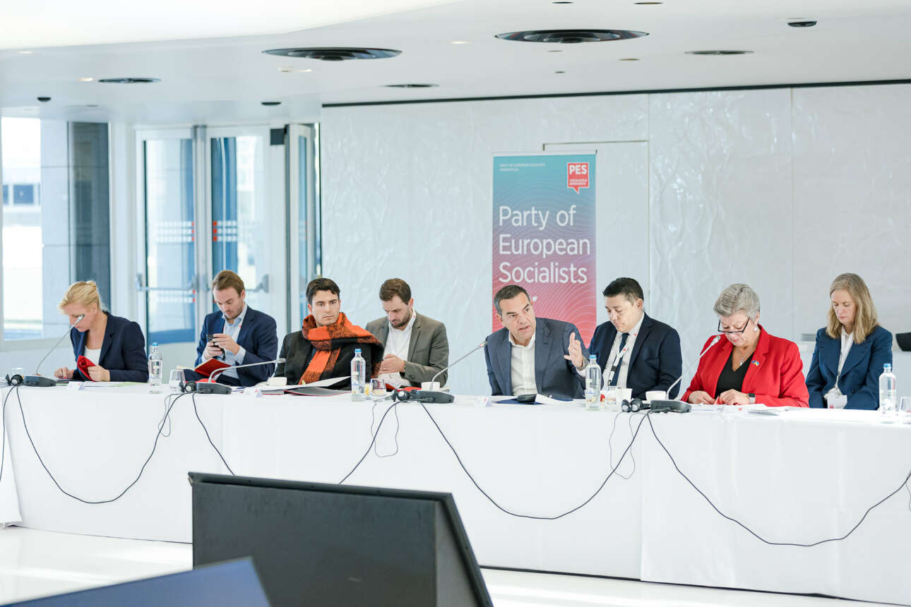 Διαγκωνισμός Τσίπρα – Ανδρουλάκη στη σύνοδο του PES με το βλέμμα στις εκλογές