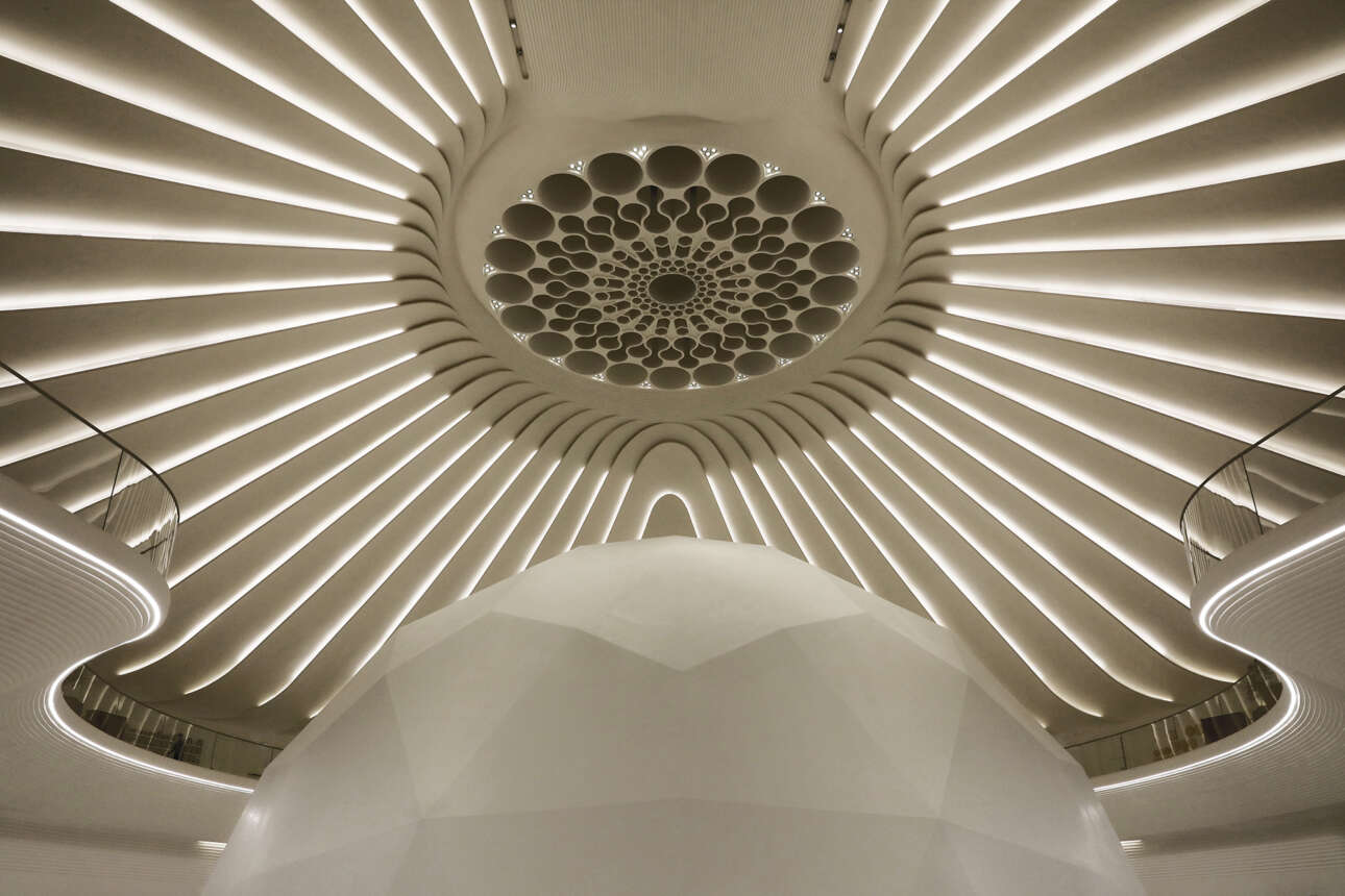 «Λευκός αστερισμός»: το περίπτερο των Ηνωμένων Αραβικών Εμιράτων, σχεδιασμένο από τον διάσημο αρχιτέκτονα Σαντιάγο Καλατράβα, στην έκθεση ΕXPO του Ντουμπάι