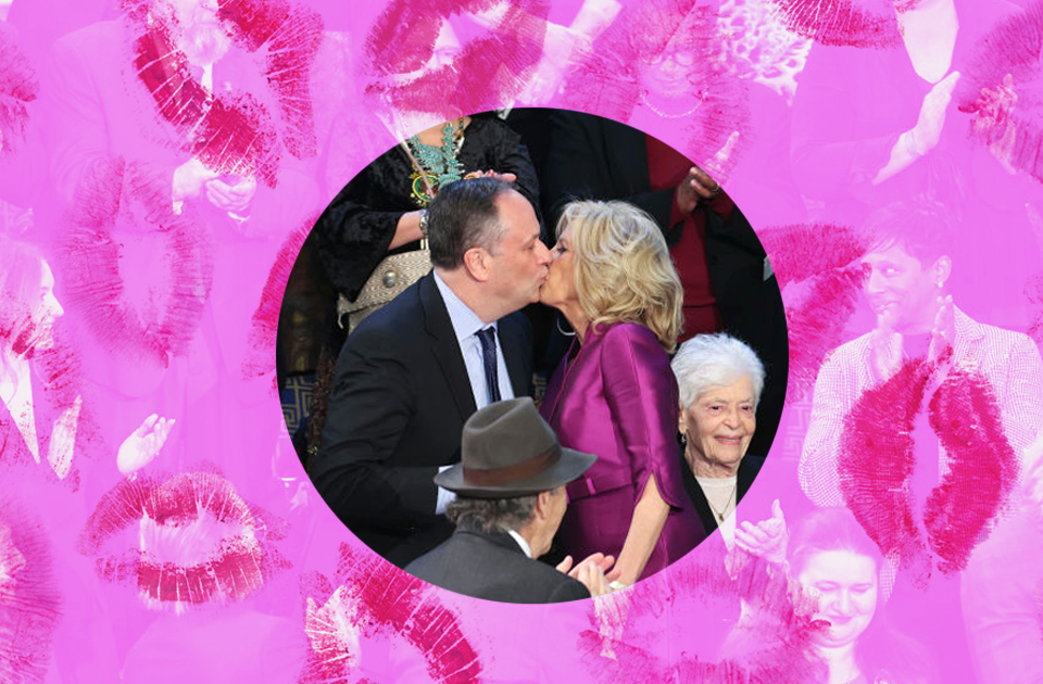 Η Τζιλ Μπάιντεν και το φιλί στο στόμα που της ξέφυγε