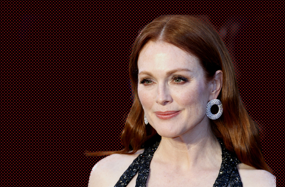 Τζούλιαν Μουρ: «Η ταυτότητα είναι ψευδαίσθηση, μια απλή κατασκευή»