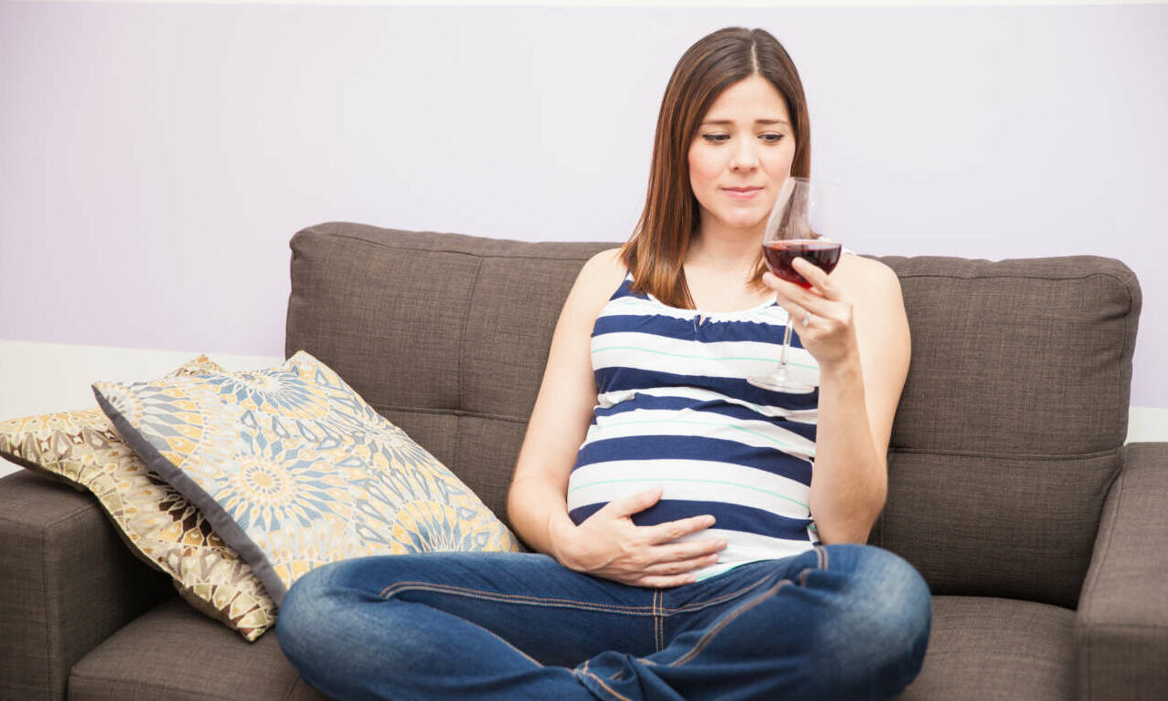 Αν πίνεις κρασί στην εγκυμοσύνη, θα το «δεις» στο μωρό σου