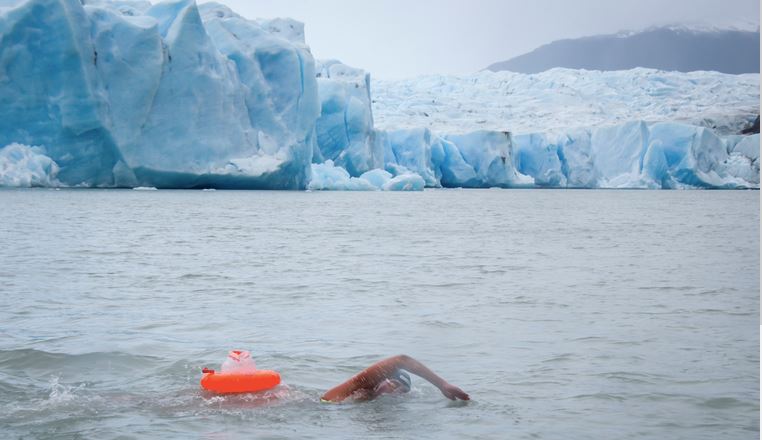 Η «γοργόνα των πάγων» διέσχισε τα πιο κρύα νερά της Γης